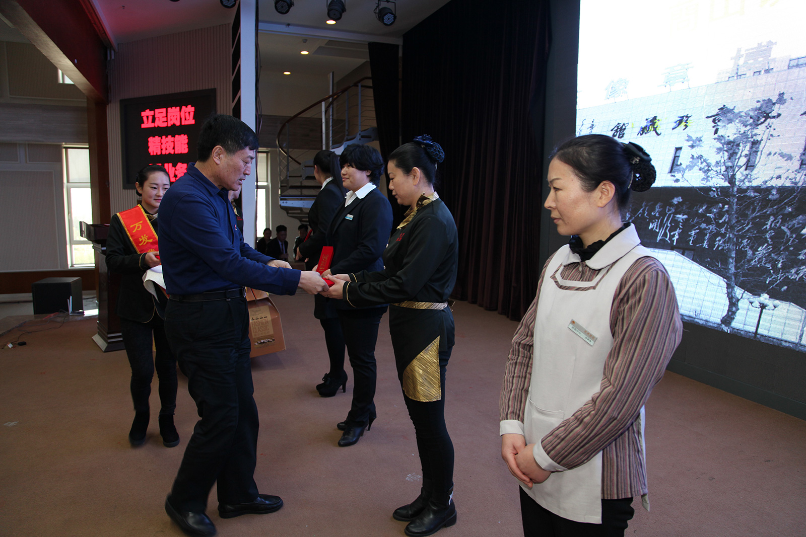 中国尊龙集团